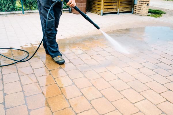 Pavement Staining in Renton